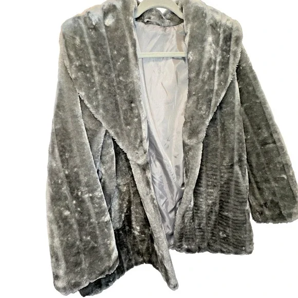 Faux Fur Silver Gray Coat Ladies Size L/XL* - Picture 1 of 9